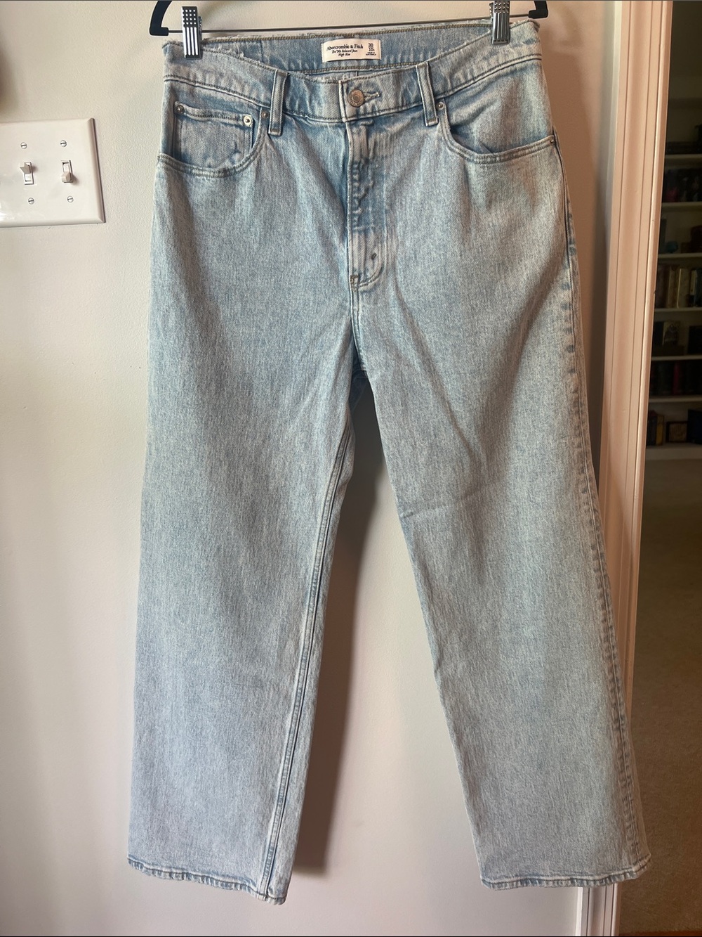 Abercrombie & Fitch 90s Relaxed High Rise Jean Light Blue - Picture 3 of 6